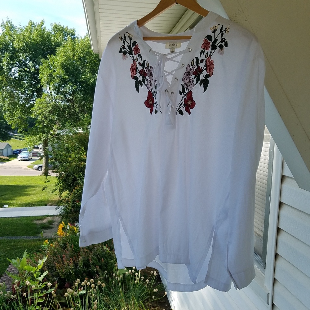 Umgee gauzy tunic tie neck white floral